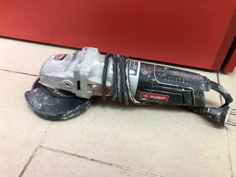 Шлифмашинка Зубр ушм-125-950