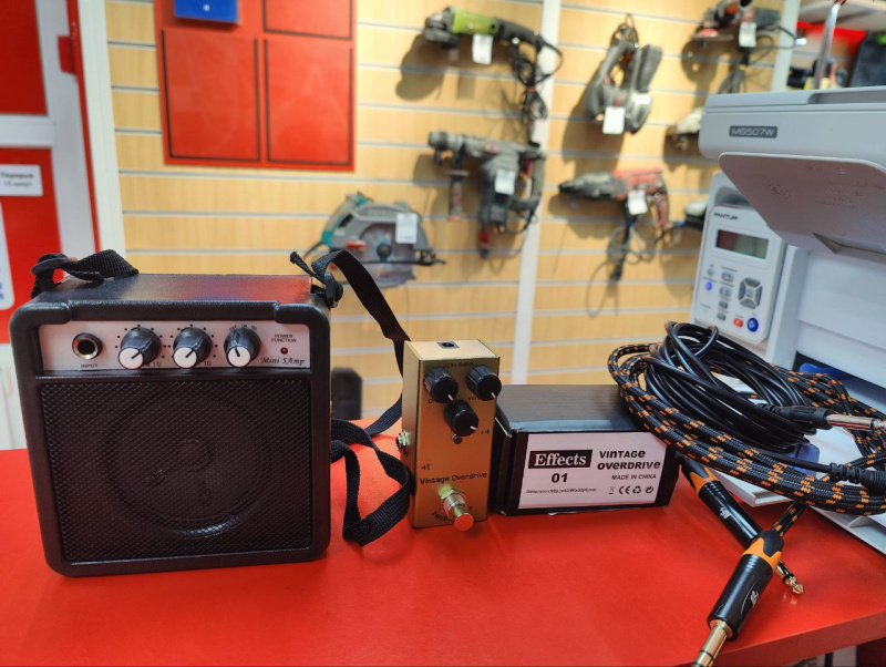 Электрогитара  Caraya