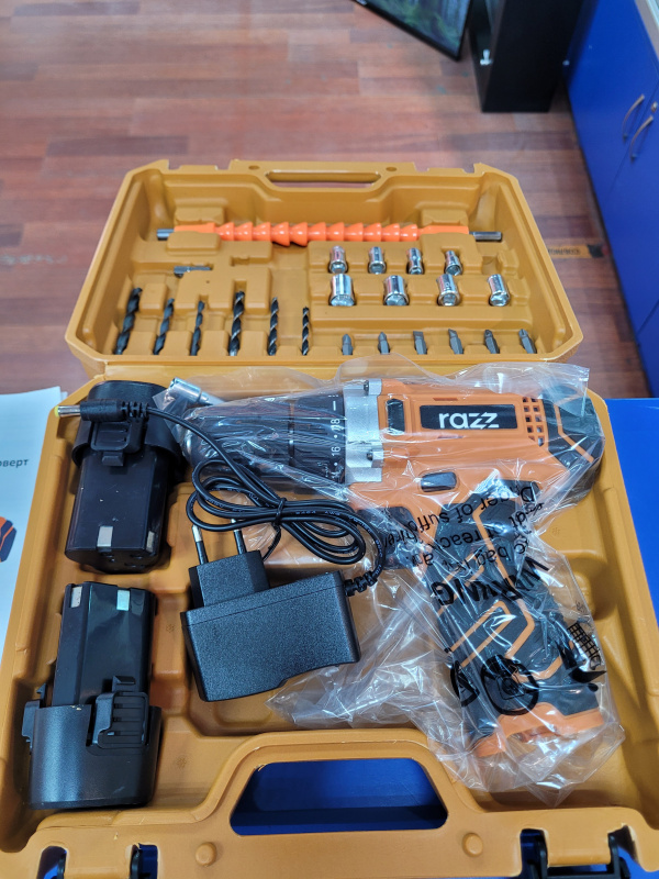 Шуруповерт Razz CD-12VKR2