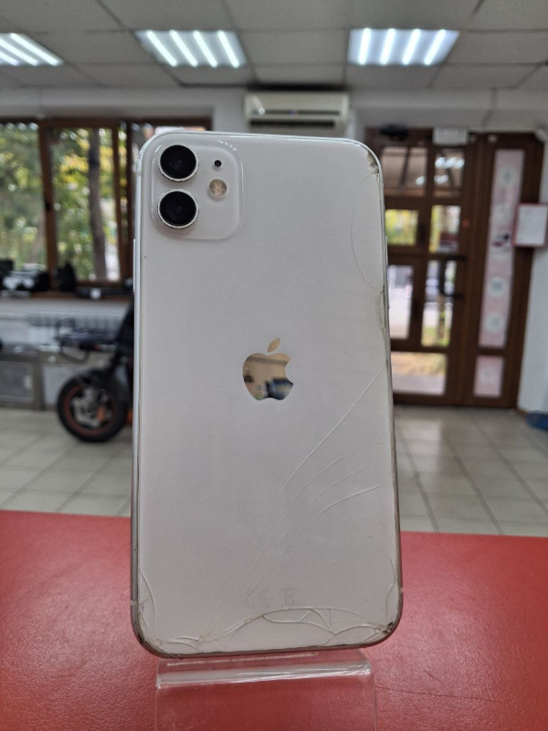 Мобильный телефон Apple iPhone 11