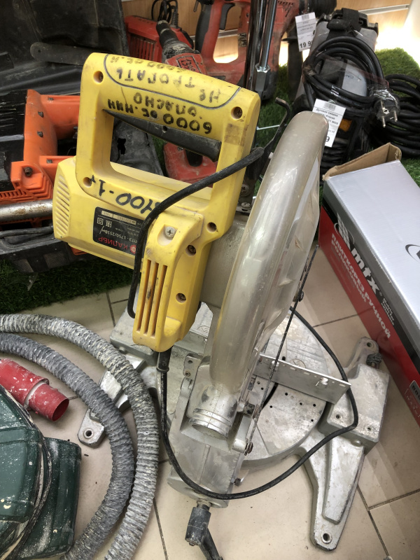 Торцовочная пила Калибр ПТЭ-1750/255ВТ