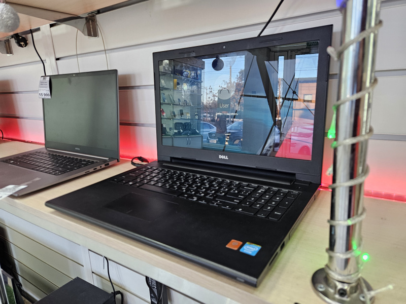Ноутбук Dell Inspiron 15 3878