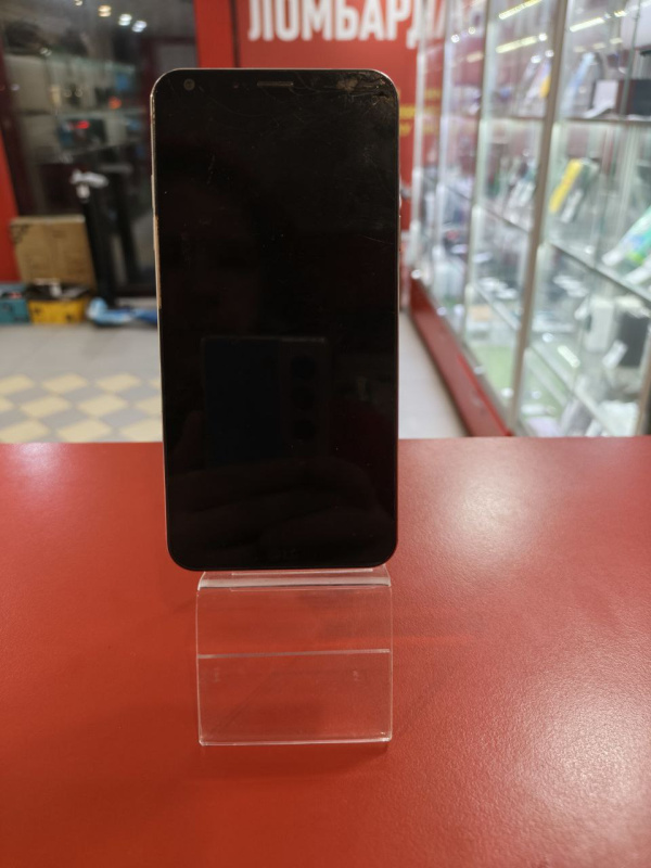 Мобильный телефон LG Q6