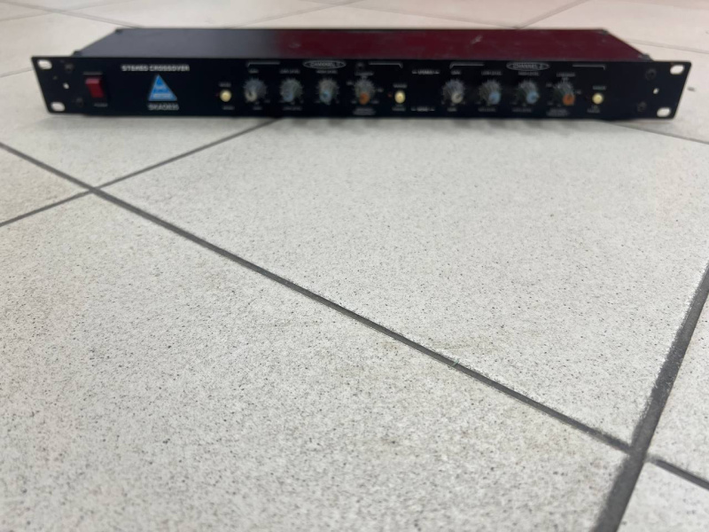 Усилитель  stereo кроссовер SKAO0835