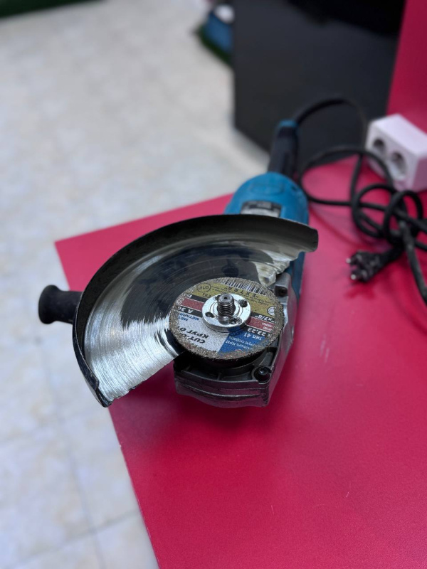 Болгарка Makita GA9020SFK