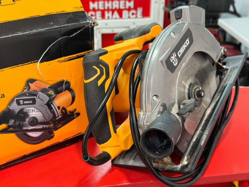 Циркулярная пила Deko DKCS 1800