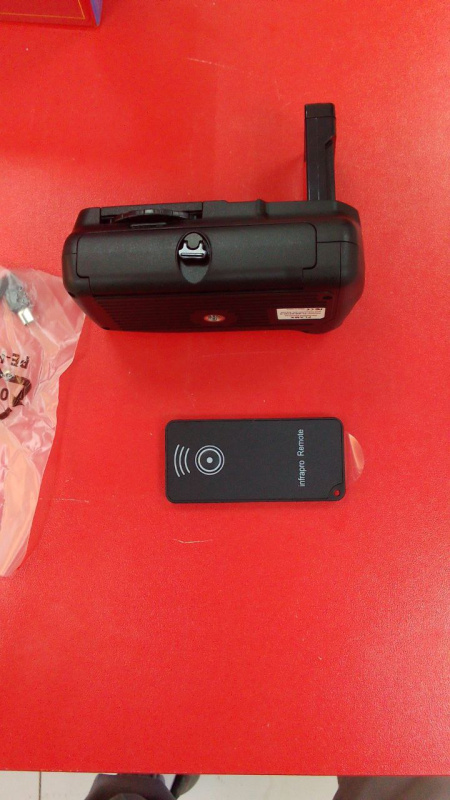 - Flama Питающая рукоятка для Nicon D5100,D3100