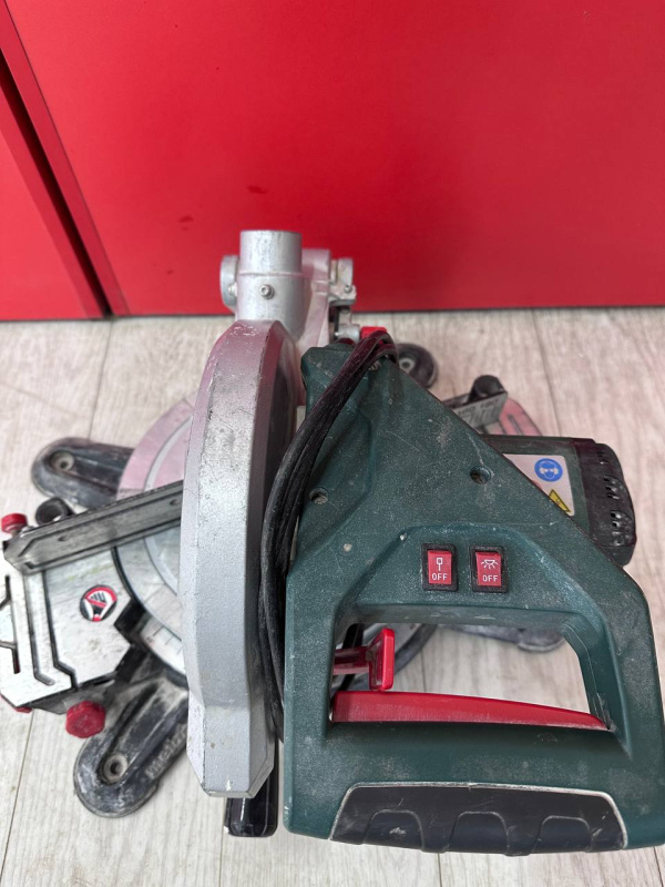 Торцовочная пила Metabo D-72622