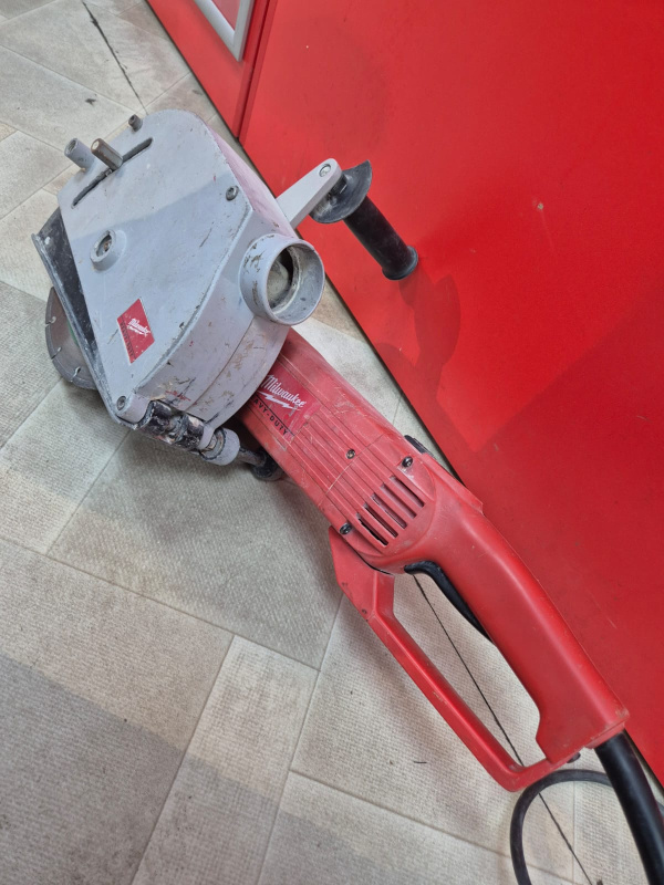 Штроборез Milwaukee WCS65