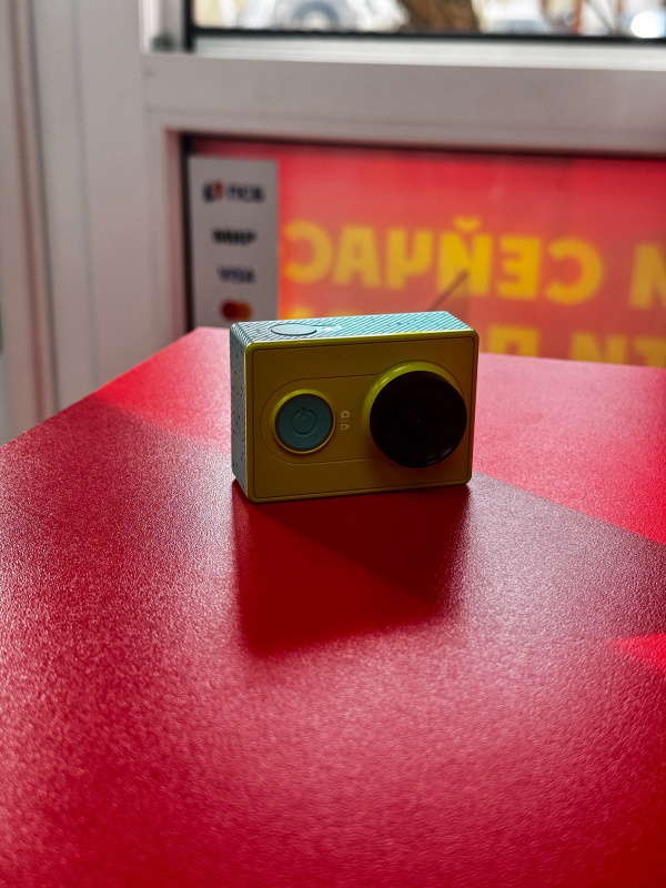 Видеокамера Xiaomi YI