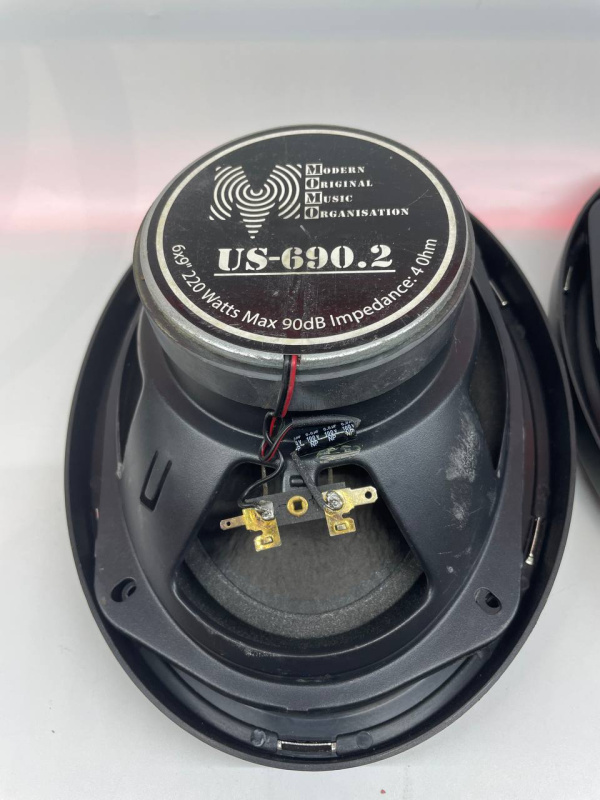 Авто сабвуфер Moma us690.2