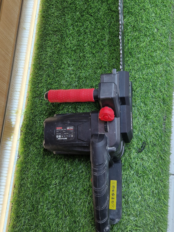 Электропила TEH TS1618