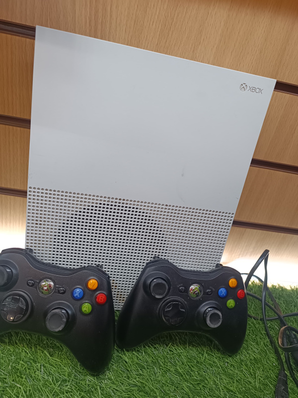 Игровая приставка Xbox one s