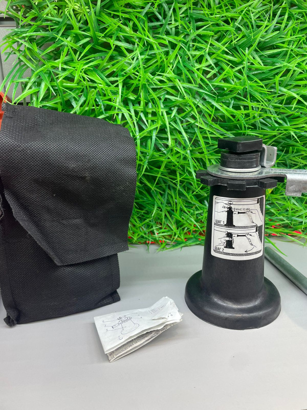 Авто аксессуар Домкрат  Винтовой строечный