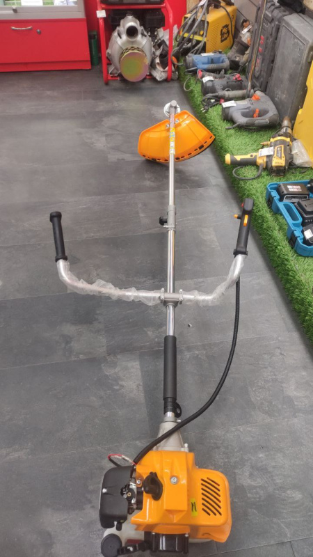 Бензотриммер Deko DKTR52