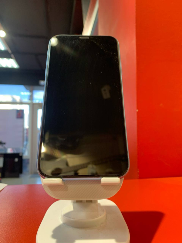 Мобильный телефон Apple iPhone XR