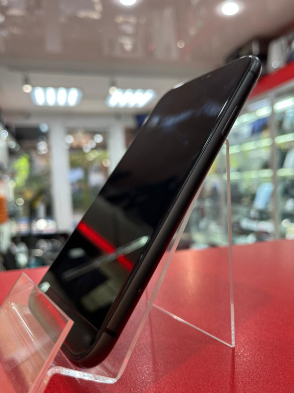 Мобильный телефон Apple iPhone 11