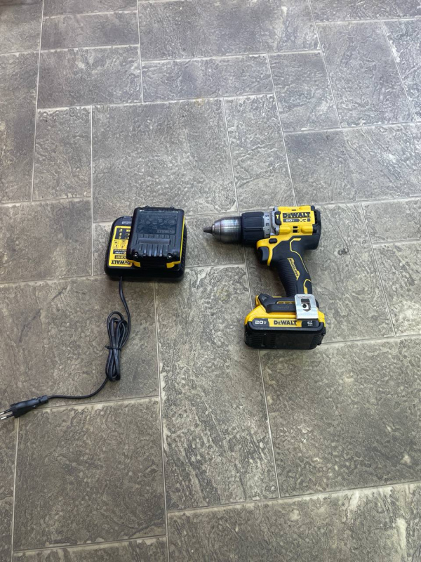 Шуруповерт Dewalt DCD805P2T-QW