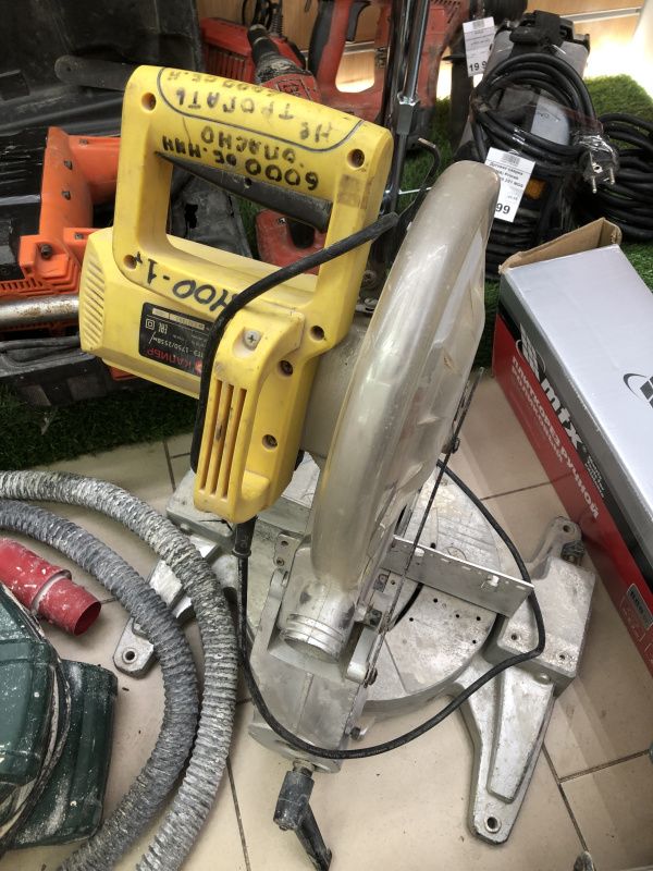 Торцовочная пила Калибр ПТЭ-1750/255ВТ