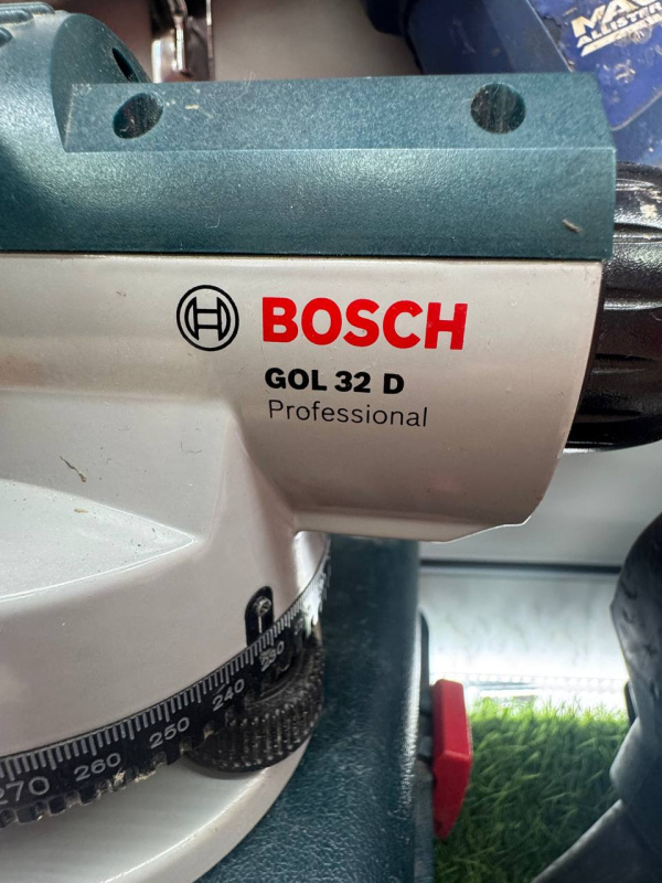 Нивелир Bosch gol 32 d