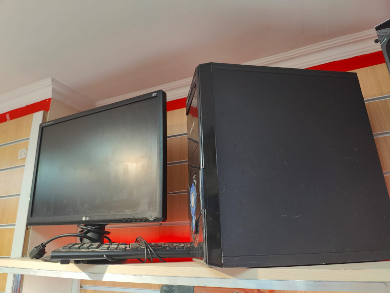 Системный блок  в сборе + монитор