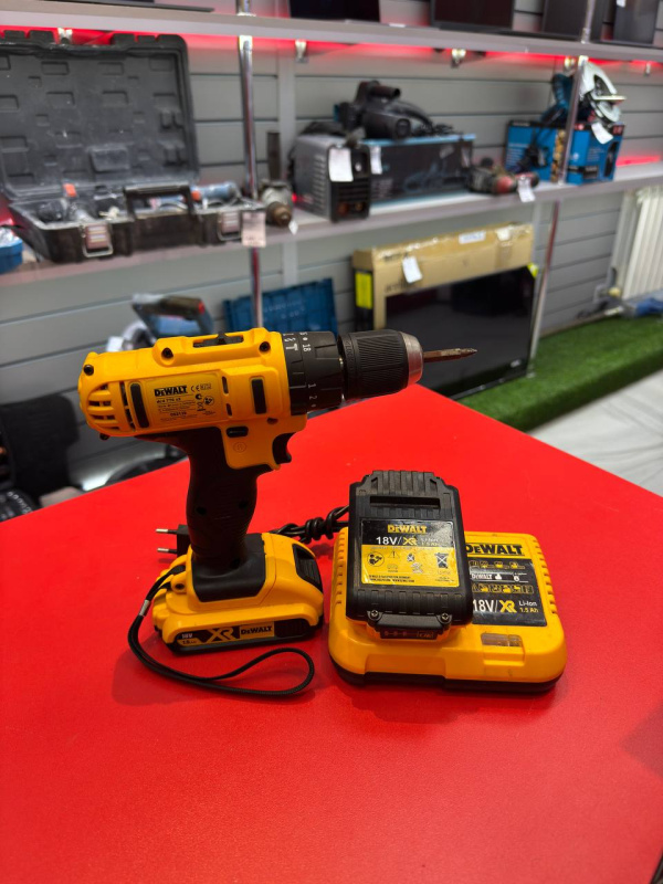 Шуруповерт Dewalt DCD776