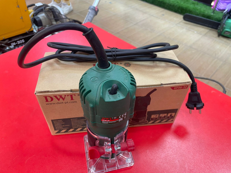 Фрезерный станок DWT kf 06-30