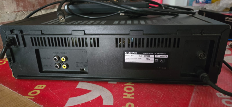 Видеомагнитофон Sony SLV E170