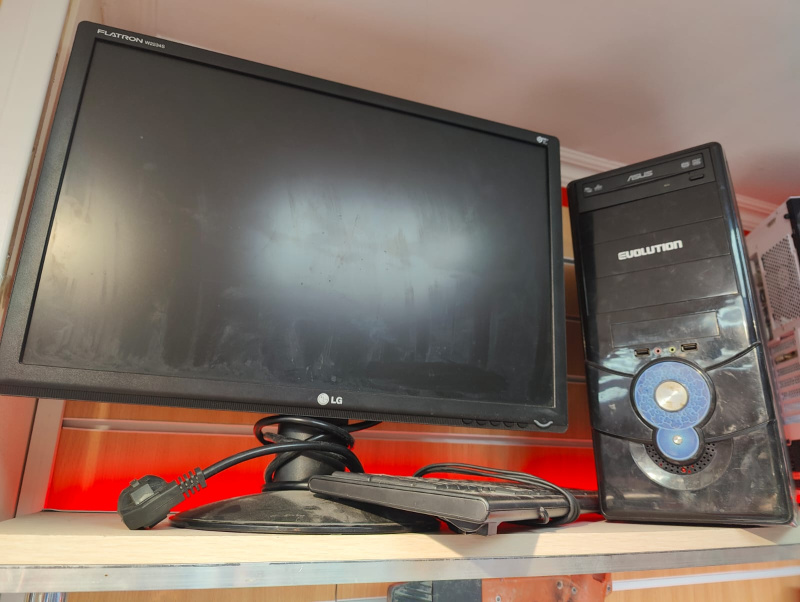 Системный блок  в сборе + монитор