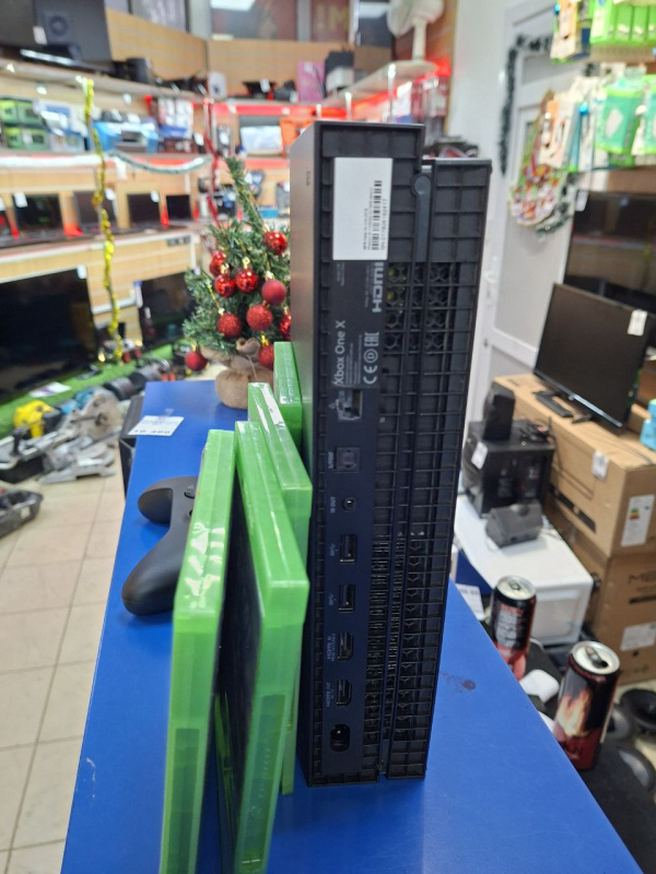 Игровая приставка Xbox One X 1024 ГБ