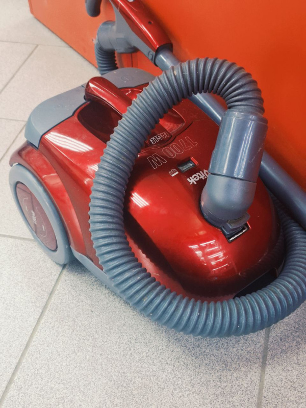 Пылесос Vitek VT-1812R