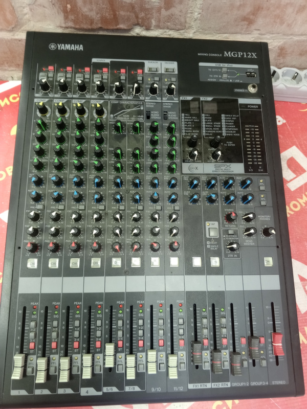 Усилитель Yamaha MGP 12x