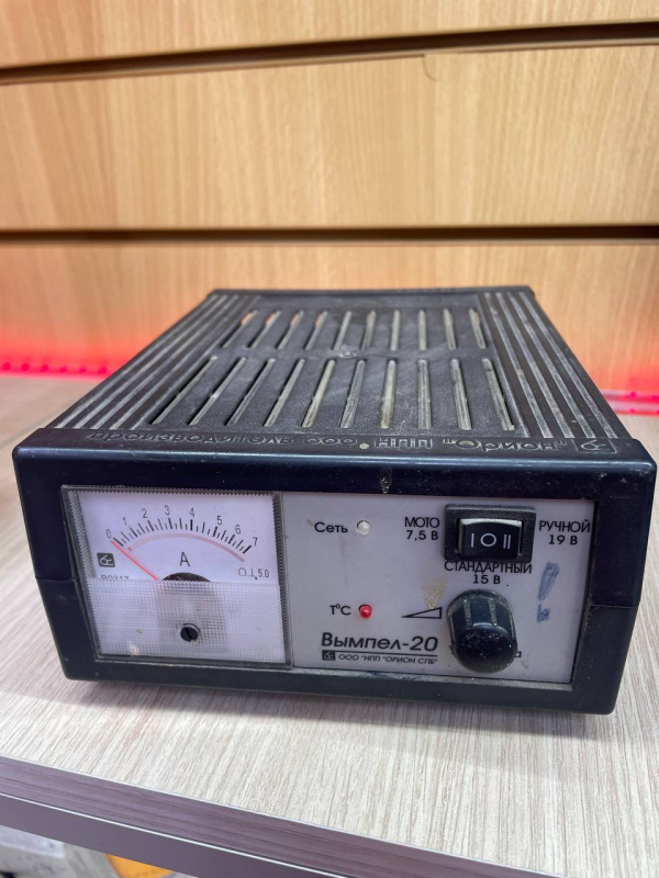 Авто аксессуар Автомобильное зарядное устройство Вымпел 20