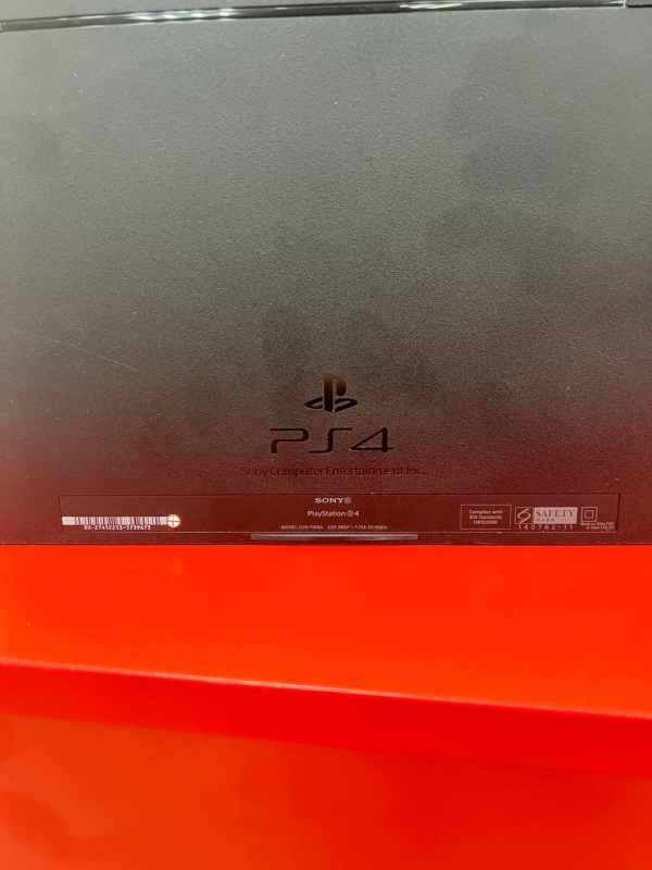 Игровая приставка PlayStation 4