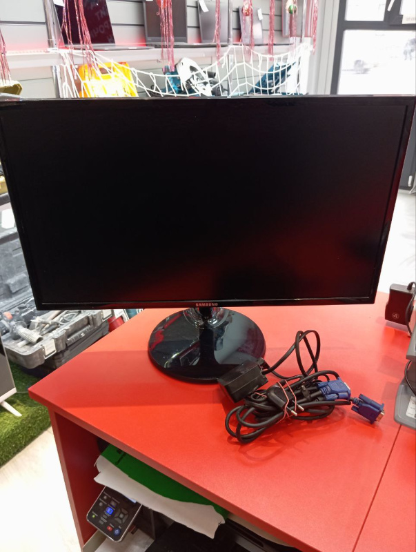 Монитор Samsung S24F354FHI