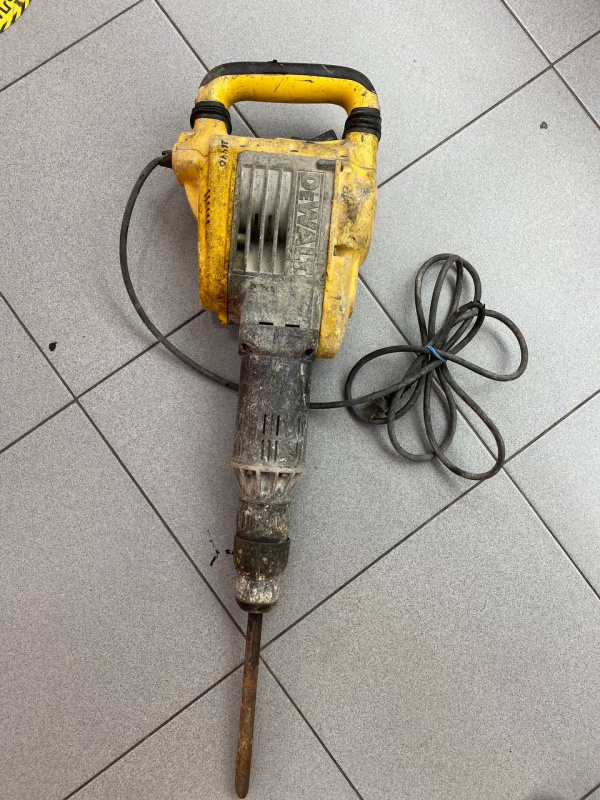 Отбойный молоток Dewalt D25901