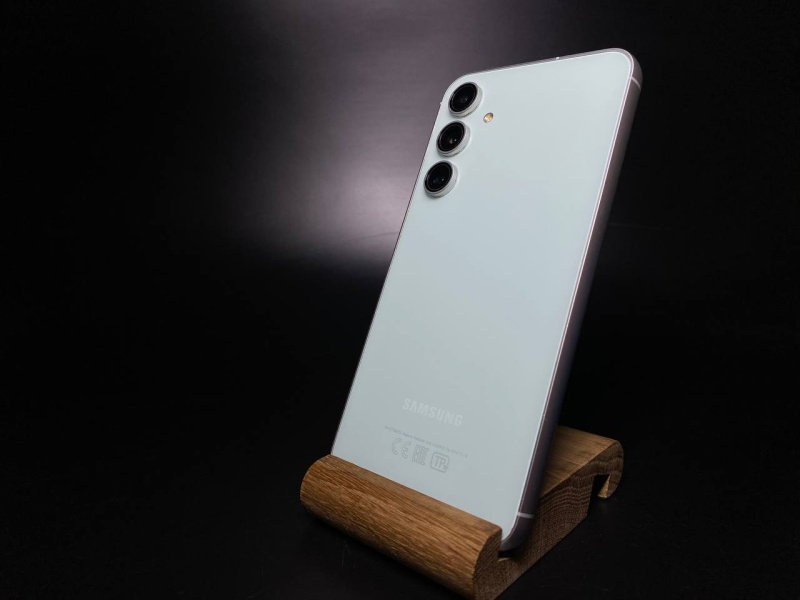 Мобильный телефон Samsung Galaxy S23 FE