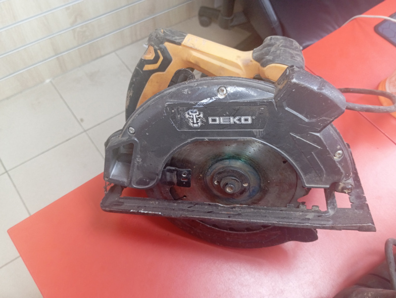 Циркулярная пила Deko DKCS1800 laser