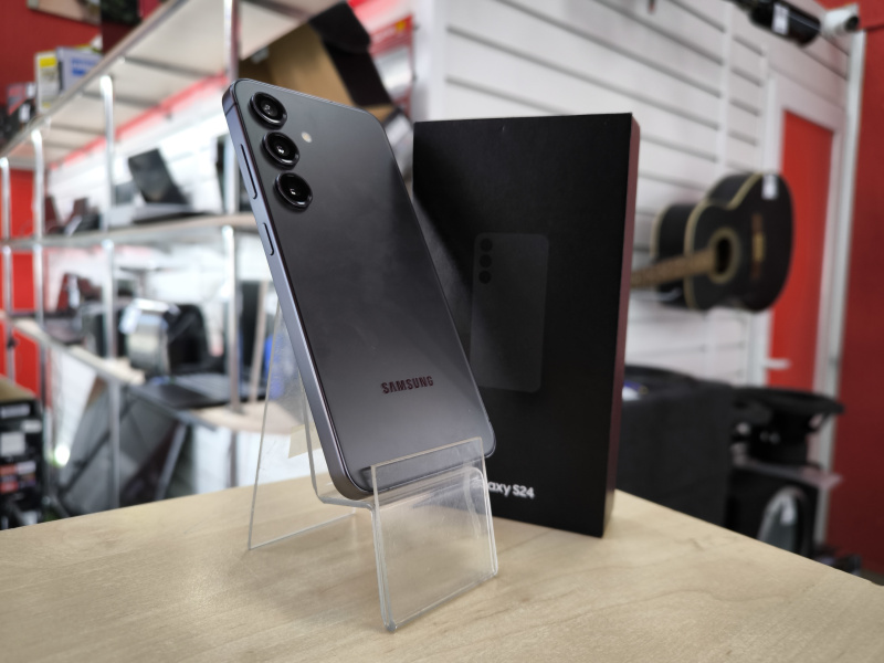 Мобильный телефон Samsung Galaxy S24
