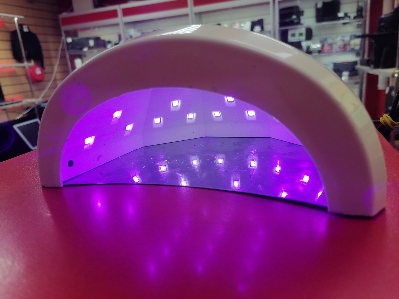 ЛАМПА   ДЛЯ МАНИКЮРА
