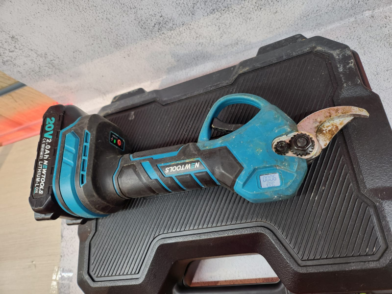 Секатор Newtools садовый аккумуляторный