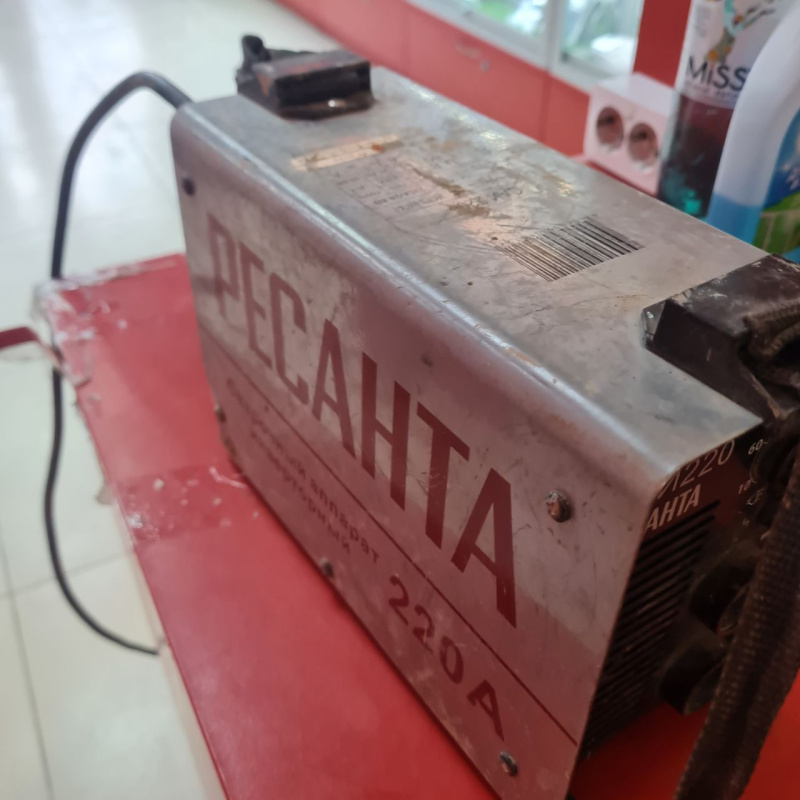 Сварочный аппарат - инвертор ММА Ресанта САИ 220