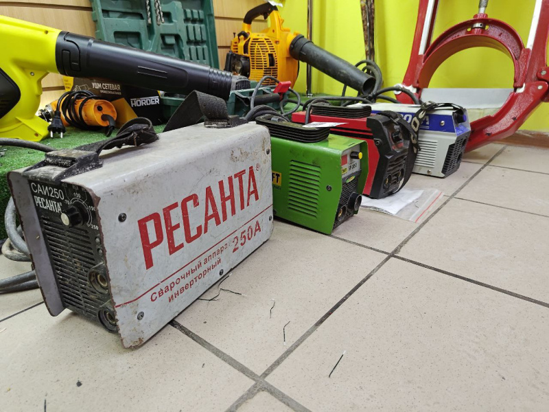 Сварочный аппарат - инвертор ММА Ресанта САИ 250