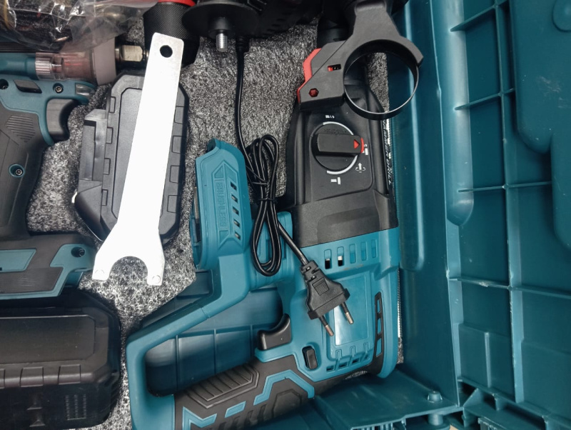 Набор электроинструмента Makita 4в1(реп)