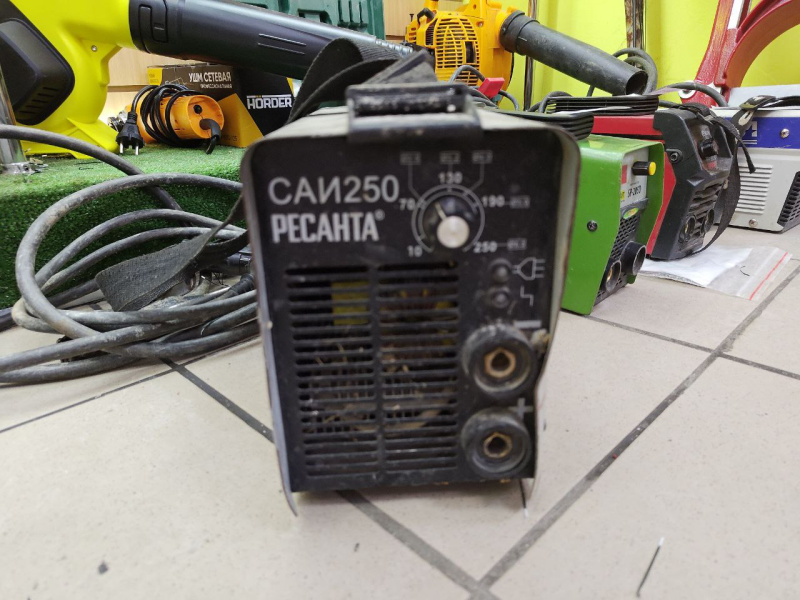 Сварочный аппарат - инвертор ММА Ресанта САИ 250