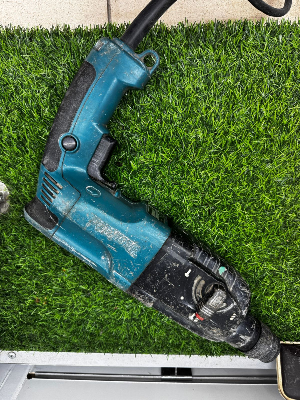 Перфоратор Makita hr2450