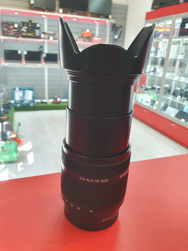 Объектив Sony SAL18200