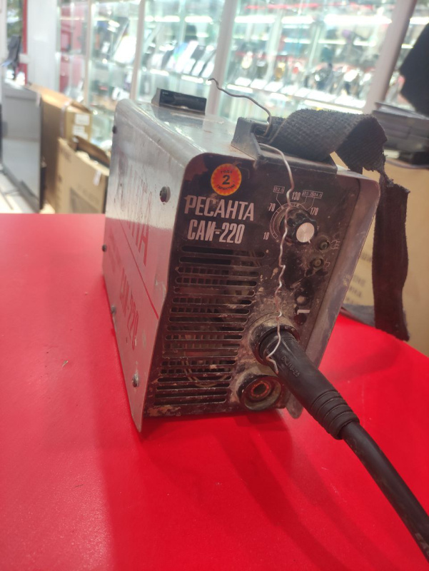 Сварочный аппарат - инвертор ММА Ресанта САИ 220