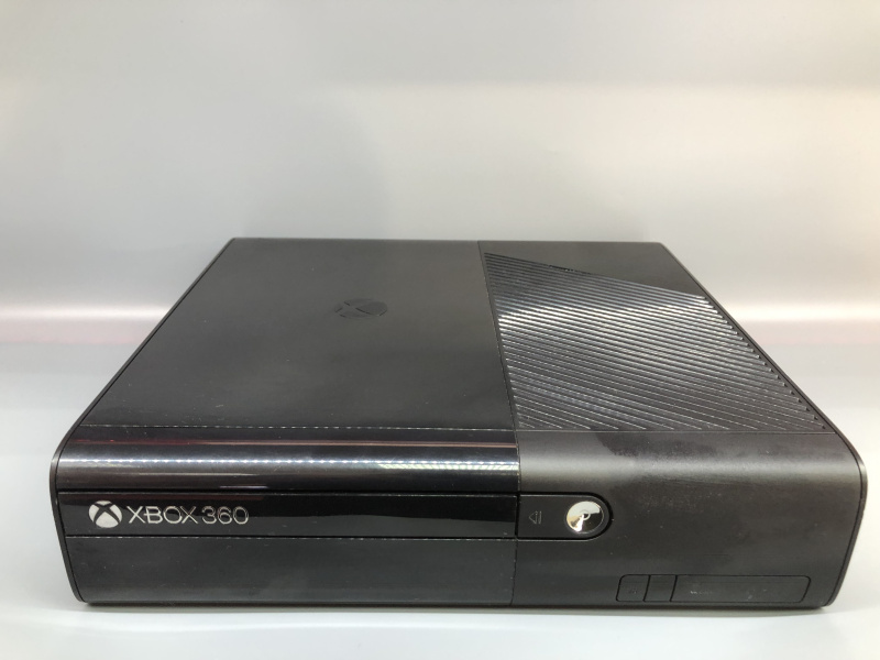 Игровая приставка Xbox 360