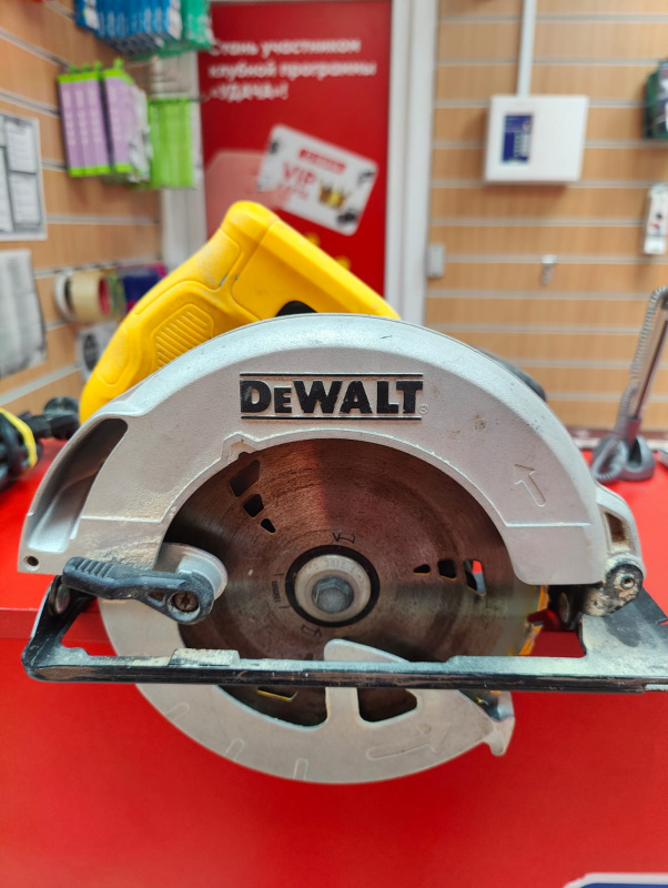 Циркулярная пила Dewalt DWE560